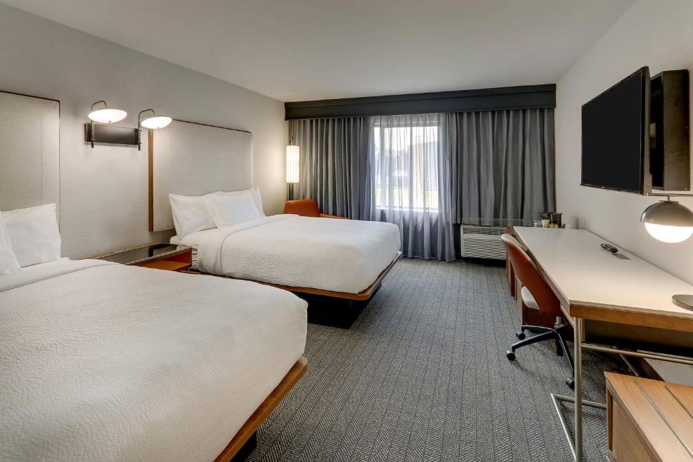 Queen Room with Two Queen Beds and Balcony interior